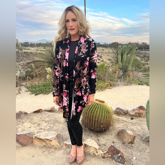 NEW Amore All.F.Y. Black Rose Floral Cascading Waterfall Open Cardigan M XL - Picture 3 of 8